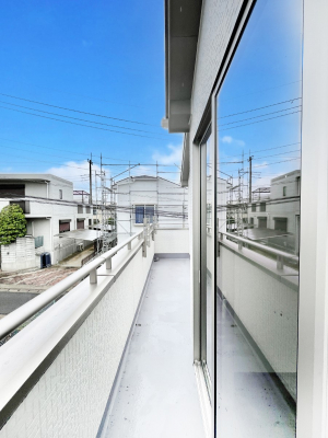 oRj[@P`Balcony`@̃oRj[̑Oɂ͉_ȊOɑzՂ̂܂B󕨂₷A薾邭ĈĂ܂Bg₷JIȃoRj[ł