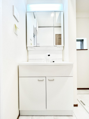 ʑEʏ@P`Dressing Room`@邭pE_[[Bgꏊ炱AKȋԂƂȂĂ܂BVv[hbT[̗pĂ܂̂ŁAVyɏo܂B