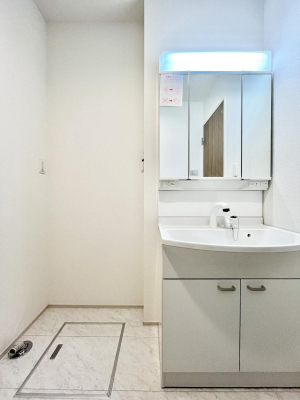 ʑEʏ@P`Dressing Room`  FœꂳĂƁAXbLƐۂ܂B  ̗ɂ͂ՂƎ[Xy[XWI  
