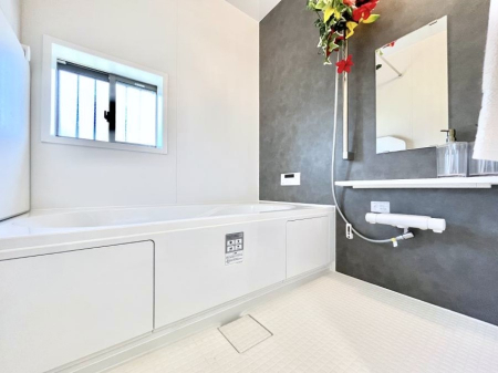 @P`Bath Room`  LXƂ͋C̗ǂoX[BqlƈꏏɂCɓy݁Avöy[W܂؂ȏuԁBX̔tbVłłB