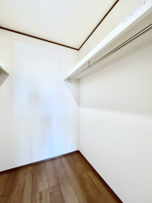 ̑@P`Walk-in Closet`@̗mĂVɂȂɂEH[NCN[[bgBmȊOɂAigȂƓdX[cP[XAXgbNiȂǉłЕtԂłB