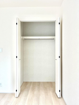 [@R`Closet`@ǖʃN[[bg΃^XuKvȂAôȂXbLԂێł܂BꂽXy[XLɊpłBߗނ̕iȂǂՂ[o܂ˁ