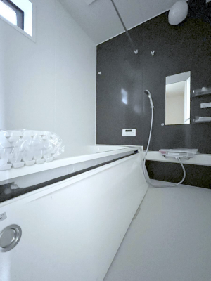 @`Bath Room`@͋C̗ŖɌătbVB@\tĂ̂ŗׂ̐@uŐ􂢏オ󕨂AJ̓VCCɂ邱Ƃ\łB