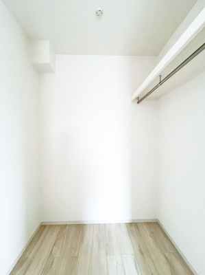 ̑@`Walk-in Closet`@KvȂ̂R[fBl[gꗗĊmFłAgxx⏀ZԂōςރEH[NCN[[bgݒu܂BƂ̒Ƃ֗Ȏ[Xy[XłB