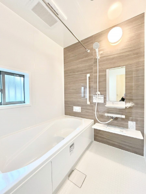 @1-C`Bath Room`  t̃oX[B  z˂ޖ邢́A̓CǂgłB  ܂A@Ă܂B  CǍDłB