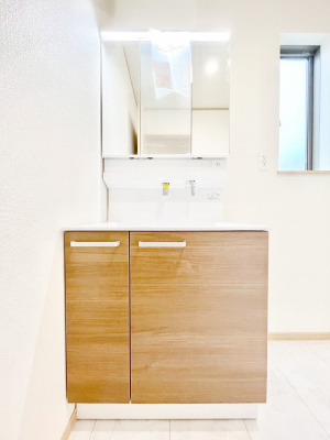 ʑEʏ@1-C`Dressing Room`@pE_[[Bgꏊ炱AKȋԂƂȂĂ܂BVv[hbT[̗pĂ܂̂ŁAVyɏo܂B