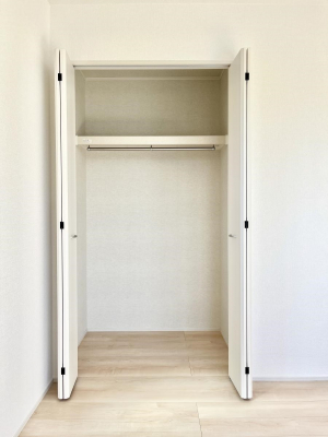 [@R`Closet`@ǖʃN[[bg΃^XuKvȂAôȂXbLԂێł܂BꂽXy[XLɊpłBߗނ̕iȂǂՂ[o܂ˁ