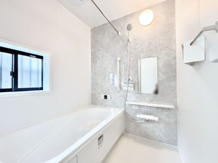 @P`Bath Room`  LXƂ͋C̗ǂoX[BqlƈꏏɂCɓy݁Avöy[W܂؂ȏuԁBX̔tbVłłB