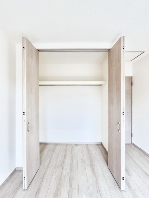 [@P`Closet`@ǖʃN[[bg΃^XuKvȂAôȂXbLԂێł܂BꂽXy[XLɊpłBߗނ̕iȂǂՂ[o܂ˁ