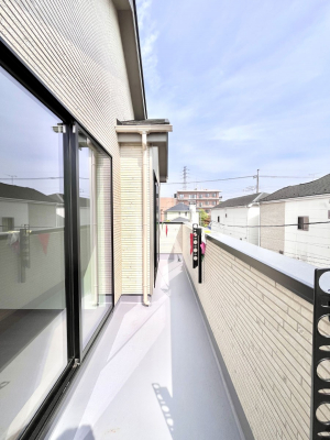 oRj[@Q`Balcony`@̃oRj[̑Oɂ͉_ȊOɑzՂ̂܂B󕨂₷A薾邭ĈĂ܂Bg₷JIȃoRj[ł