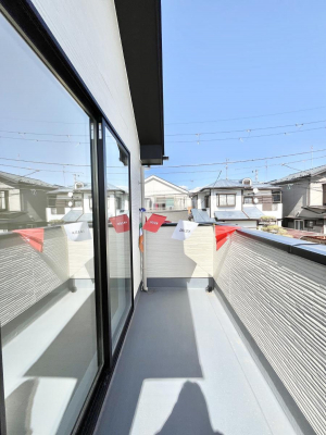 oRj[@`Balcony`  oRj[͉z݁Azc󕨂C悭Ƃł܂B  g₷JIȃoRj[łzՂ~蒍AoRj[tZ܂B  