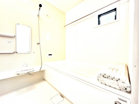 @P`Bath Room`@L΂ē邱Ƃ\I̔MdȃoX^CłBqlƂꏏł\ȍLȂ̂ŁArOƂ͈ƑcR̂ЂƎy݂܂B