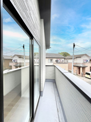oRj[@R`Balcony`@̃oRj[̑Oɂ͉_ȊOɑzՂ̂܂B󕨂₷A薾邭ĈĂ܂Bg₷JIȃoRj[ł