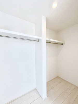 ̑@P`Walk-in Closet`@̗mĂVɂȂɂEH[NCN[[bgBmȊOɂAigȂƓdX[cP[XAXgbNiȂǉłЕtԂłB