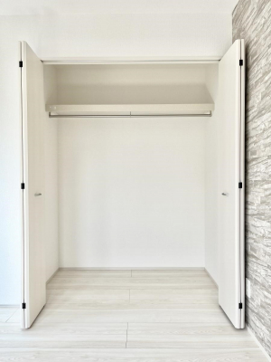 [@R`Closet`@ǖʃN[[bg΃^XuKvȂAôȂXbLԂێł܂BꂽXy[XLɊpłBߗނ̕iȂǂՂ[o܂ˁ