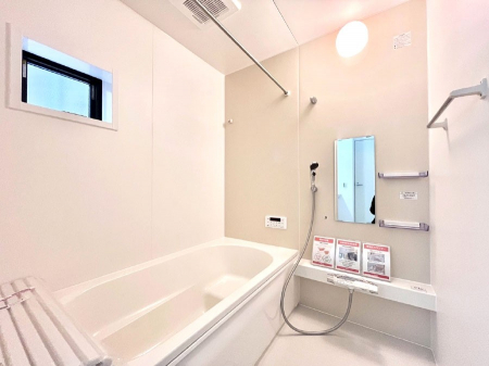 @`Bath Room`@ƑL΂ē邱Ƃ\I̔MdȃoX^CłBqlƂꏏł\ȍLȂ̂ŁArOƂ͈ƑcR̂ЂƎy݂܂B