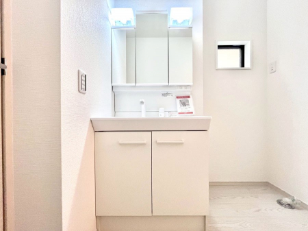 ʑEʏ@`Dressing Room`  FœꂳĂƁAXbLƐۂ܂B  ̗ɂ͂ՂƎ[Xy[XWI  ́AVv@\dāB