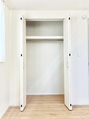 [@R`Closet`@ǖʃN[[bg΃^XuKvȂAôȂXbLԂێł܂BꂽXy[XLɊpłBߗނ̕iȂǂՂ[o܂ˁ
