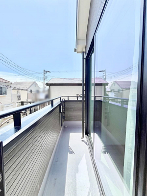 oRj[@`Balcony`  oRj[͉z݁Azc󕨂C悭Ƃł܂B  g₷JIȃoRj[łzՂ~蒍AoRj[tZ܂B  
