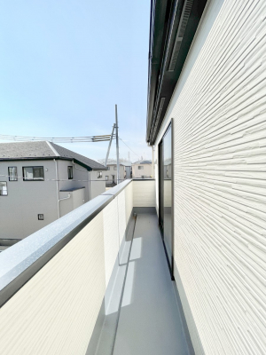 oRj[@Q`Balcony`@̃oRj[̑Oɂ͉_ȊOɑzՂ̂܂B󕨂₷A薾邭ĈĂ܂BƑS̐󕨂CɊ܂B