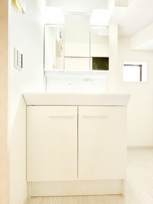 ʑEʏ@Q`Dressing Room`@邭pE_[[Bgꏊ炱AKȋԂƂȂĂ܂BVv[hbT[̗pĂ܂̂ŁAVyɏo܂B