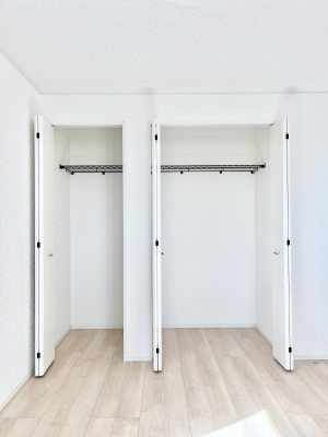 [@P`Closet`@ǖʃN[[bg΃^XuKvȂAôȂXbLԂێł܂BꂽXy[XLɊpłBߗނ̕iȂǂՂ[o܂ˁ