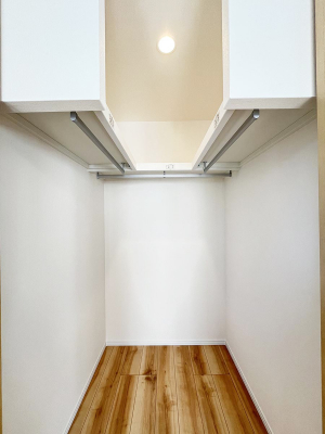 ̑@S`Walk-in Closet`@̗mĂVɂȂɂEH[NCN[[bgBmȊOɂAigȂƓdX[cP[XAXgbNiȂǉłЕtԂłB