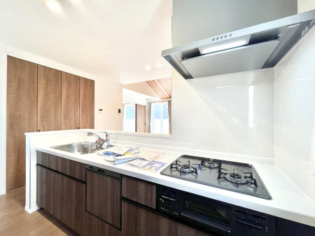 Lb`@`Kitchen`  rOnJE^[Lb`B  ȂƑƃR~jP[VƂ邾łȂA傫ȊJ邱Ƃł܂B  ql̐邱Ƃł܂ˁI
