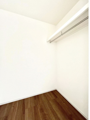 ̑@P`Walk-in Closet`@̗mĂVɂȂɂEH[NCN[[bgBmȊOɂAigȂƓdX[cP[XAXgbNiȂǉłЕtԂłB