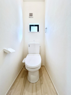 gC@`Toilet`@YEXbLEKȃEHVbgtgCł낰ԂłBgC͖g킴𓾂Ȃ́BۂłˁBgC2̂Œ̍Gɕ֗łI