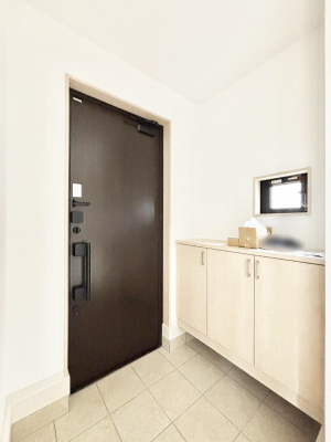 ց@`Entrance`@Ƃ̒łql}ŏ̏ꏊł錺ւ́AƂ̈ۂ̂̂łILxȌ֎[ŁAYɕۂƂo܂􌺊ւɂ͂Ղ[̉ʔI