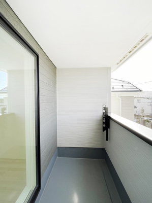 oRj[@1`Balcony`@쑤ɐݒuꂽoRj[BSn悢z˂gȕyނƂo܂Bꂽɂ͂Ղ̐󕨂zc܂Ig₷JIȃoRj[ł