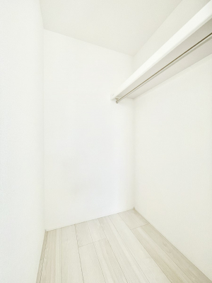 ̑@1`Walk-in Closet`@̗mĂVɂȂɂEH[NCN[[bgBmȊOɂAigȂƓdX[cP[XAXgbNiȂǉłЕtԂłB