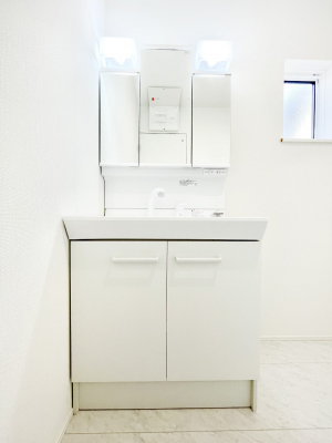 ʑEʏ@1`Dressing Room`@邭pE_[[Bgꏊ炱AKȋԂƂȂĂ܂BVv[hbT[̗pĂ܂̂ŁAVyɏo܂B
