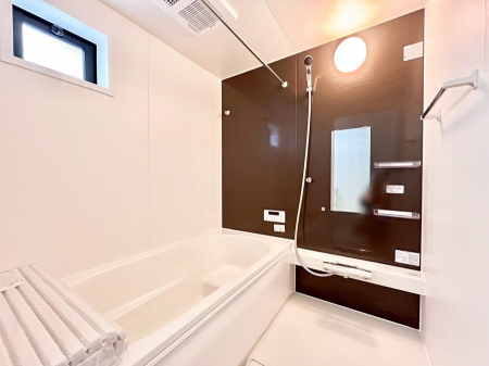 @`Bath Room`@͋C̗ŖɌătbVB@\tĂ̂ŗׂ̐@uŐ􂢏オ󕨂AJ̓VCCɂ邱Ƃ\łB