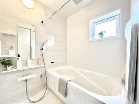@`Bath Room`@ƑL΂ē邱Ƃ\I̔MdȃoX^CłBqlƂꏏł\ȍLȂ̂ŁArOƂ͈ƑcR̂ЂƎy݂܂B