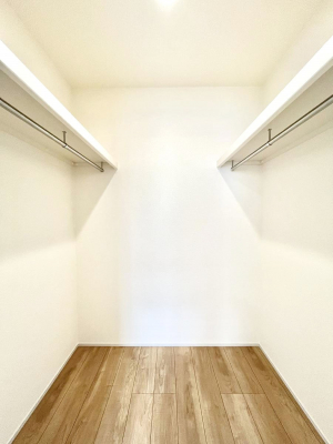 ̑@`Walk-in Closet`@KvȂ̂R[fBl[gꗗĊmFłAgxx⏀ZԂōςރEH[NCN[[bgݒu܂BƂ̒Ƃ֗Ȏ[Xy[XłB
