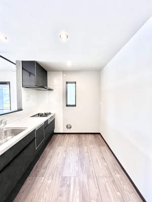 Lb`@`Kitchen`@R鑋̂Lb`gꏊ炱Agl܂BƂLb`R[i[͎LȎdオƂȂĂ܂B