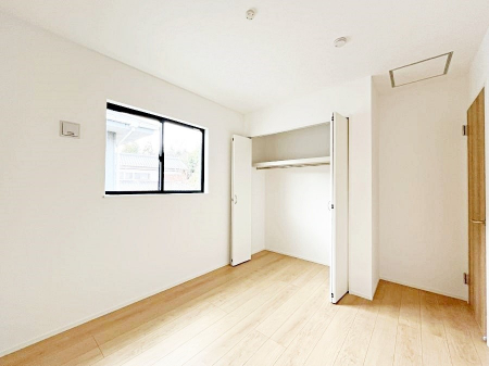 ̑ρ@Q`Bed Room`@Z߂䂭uقǁA肵ԂZBwKx́uƁvƁuXvƁuvaɖK邾Ɖ߂ĊĂ܂B