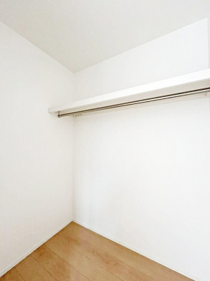 ̑@Q`Walk-in Closet`@̗mĂVɂȂɂEH[NCN[[bgBmȊOɂAigȂƓdX[cP[XAXgbNiȂǉłЕtԂłB