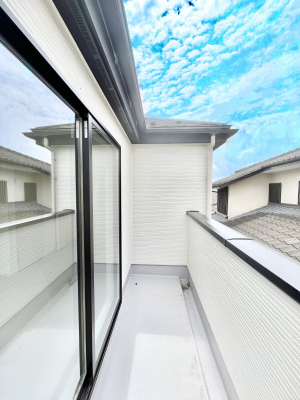 oRj[@P`Balcony`  oRj[͉z݁Azc󕨂C悭Ƃł܂B  g₷JIȃoRj[łzՂ~蒍AoRj[tZ܂B  