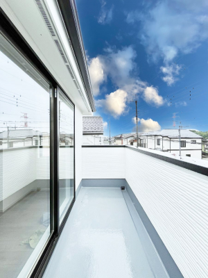 oRj[@`Balcony`  oRj[͉z݁Azc󕨂C悭Ƃł܂B  g₷JIȃoRj[łzՂ~蒍AoRj[tZ܂B  