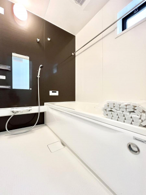 @`Bath Room`@͋C̗ŖɌătbVB@\tĂ̂ŗׂ̐@uŐ􂢏オ󕨂AJ̓VCCɂ邱Ƃ\łB