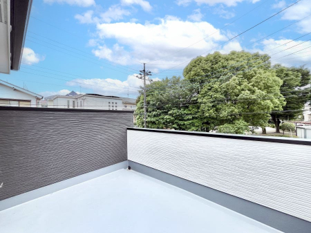oRj[@`Balcony`  oRj[͉z݁Azc󕨂C悭Ƃł܂B  g₷JIȃoRj[łzՂ~蒍AoRj[tZ܂B  
