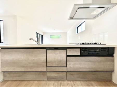 Lb`@`Kitchen`@beރrOAȂLb`BƂ́Ał͂ȂA炵AKɂꏊBΊ̖A炬̓X̂߂ɁAŐV̐ݔEdl̗pB