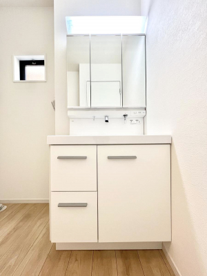 ʑEʏ@`Dressing Room`@ÂȂ肪Ȑʏƍ̌ƊC\Ȃ̂ŋC悭g܂BOʋ^Cv̐ʑ͋[ŎU炩肪ȐʏXbL