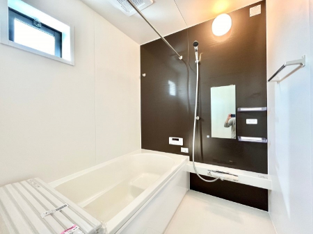 @P`Bath Room` ͋C̗ŖɌătbVB @\tĂ̂ŁA􂢏オ󕨂AJ̓VCCɂ邱Ƃ\łB  