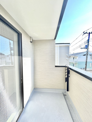 oRj[@Q`Balcony`@̃oRj[̑Oɂ͉_ȊOɑzՂ̂܂B󕨂₷A薾邭ĈĂ܂Bg₷JIȃoRj[ł