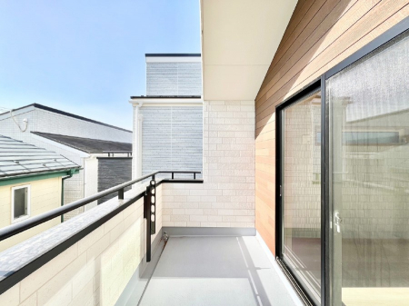 oRj[@`Balcony`@̃oRj[̑Oɂ͉_ȊOɑzՂ̂܂B󕨂₷A薾邭ĈĂ܂BƑS̐󕨂CɊ܂B