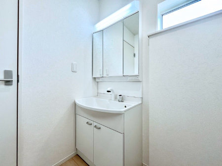 ̑@`Dressing Room`  FœꂳĂƁAXbLƐۂ܂B  ̗ɂ͂ՂƎ[Xy[XWI  ́AVv@\dāB